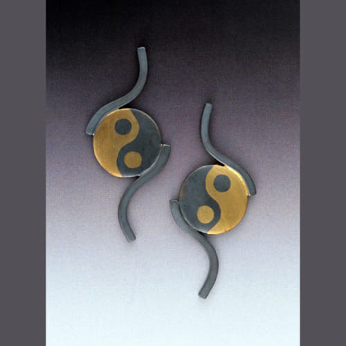 Click to view detail for MB-E314 Earrings Yin Yang and Flow $264